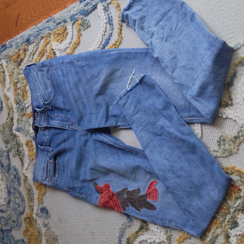 Express Jeans Sz 2 mid/high rise w flower embroidery
